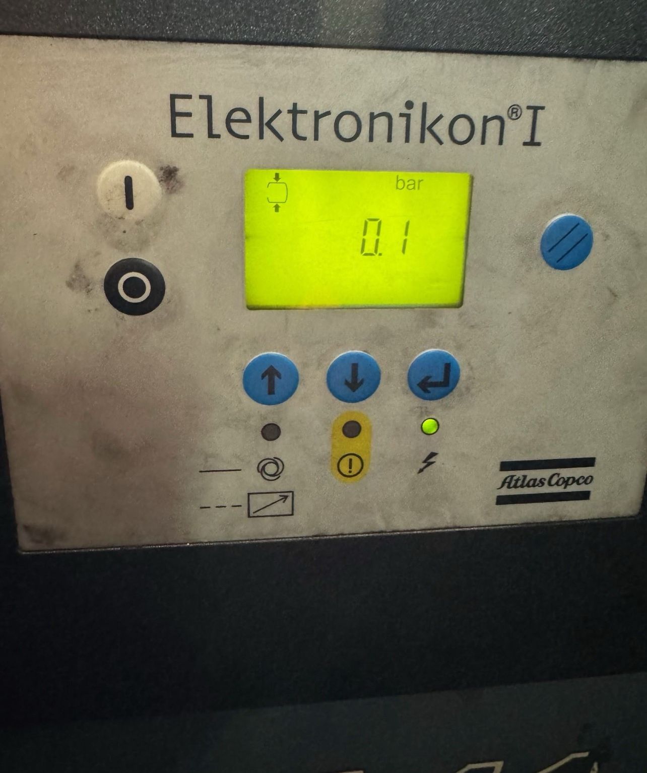 Compresseur Atlas Copco Elektronikon I en panne. Remplacement de la carte électronique sur un ancien compresseur d’air